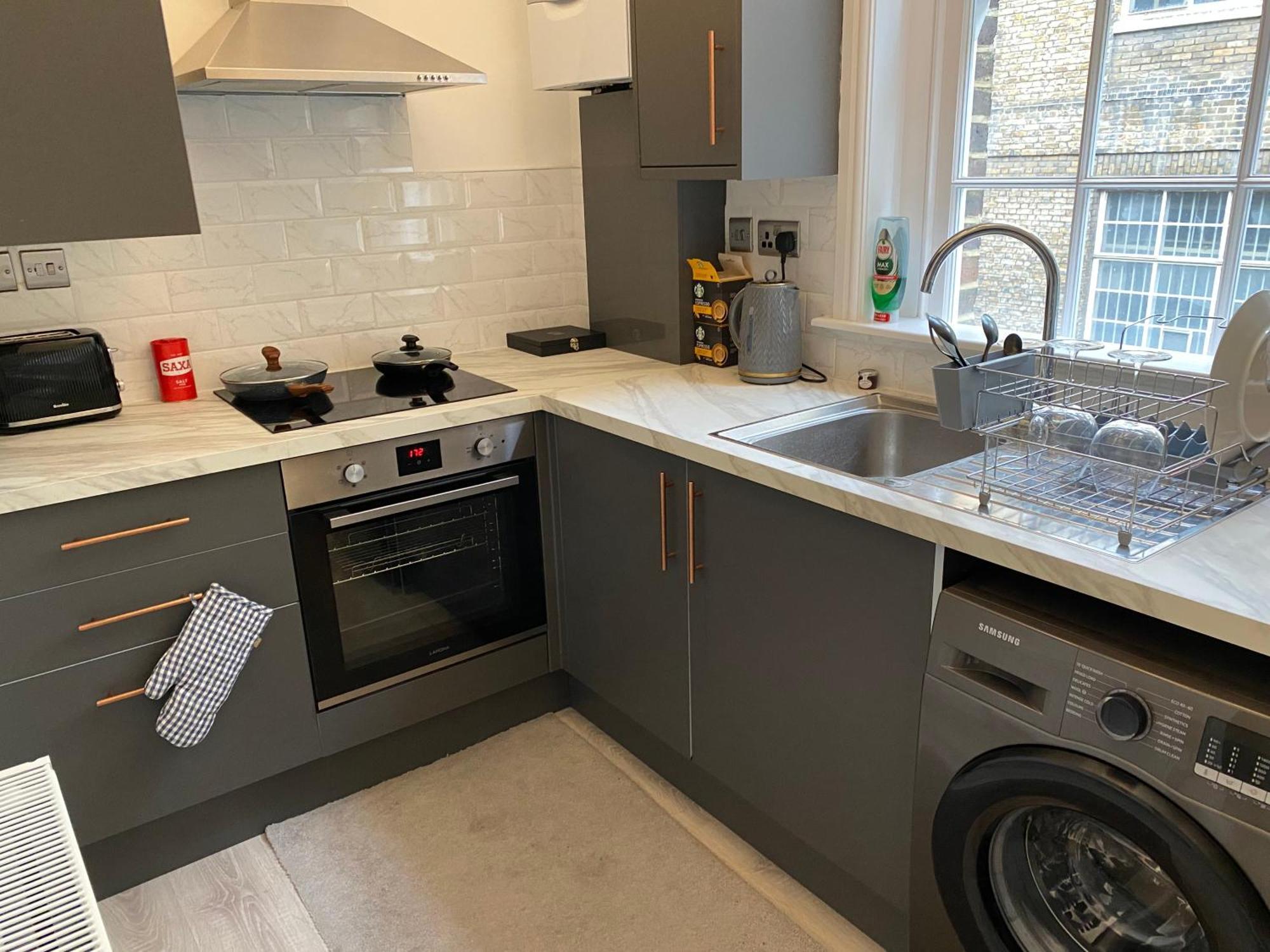 Charming Newly Refurb 2-Bed 2-Bath Whole Apartment Near Hyde Park & Kensington, Prime Paddington Location Zone 1 Лондон Екстериор снимка