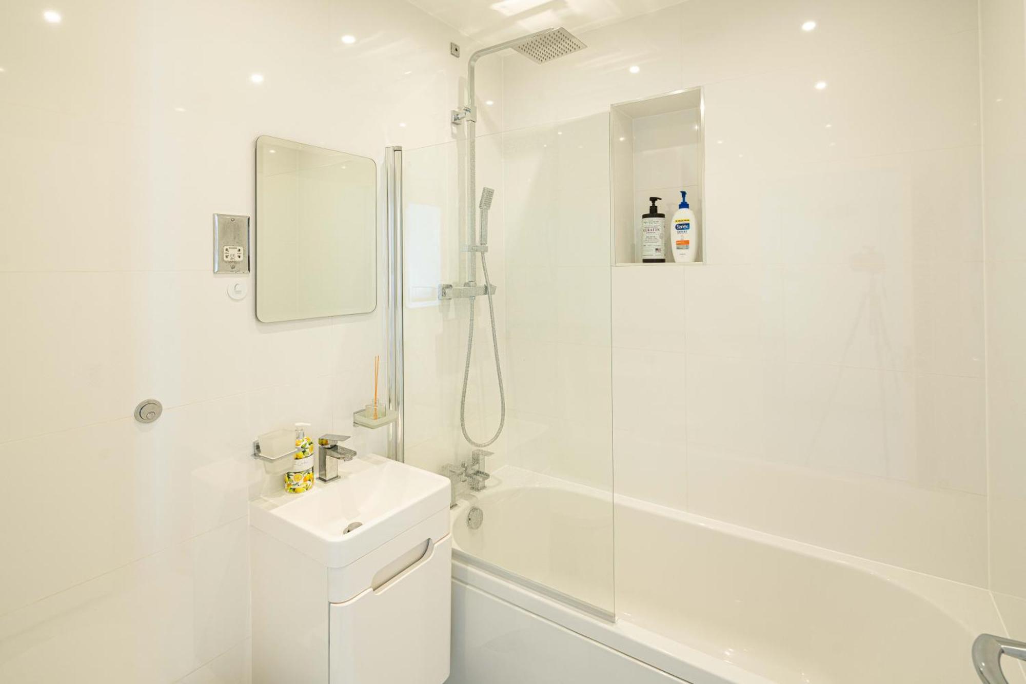 Charming Newly Refurb 2-Bed 2-Bath Whole Apartment Near Hyde Park & Kensington, Prime Paddington Location Zone 1 Лондон Екстериор снимка