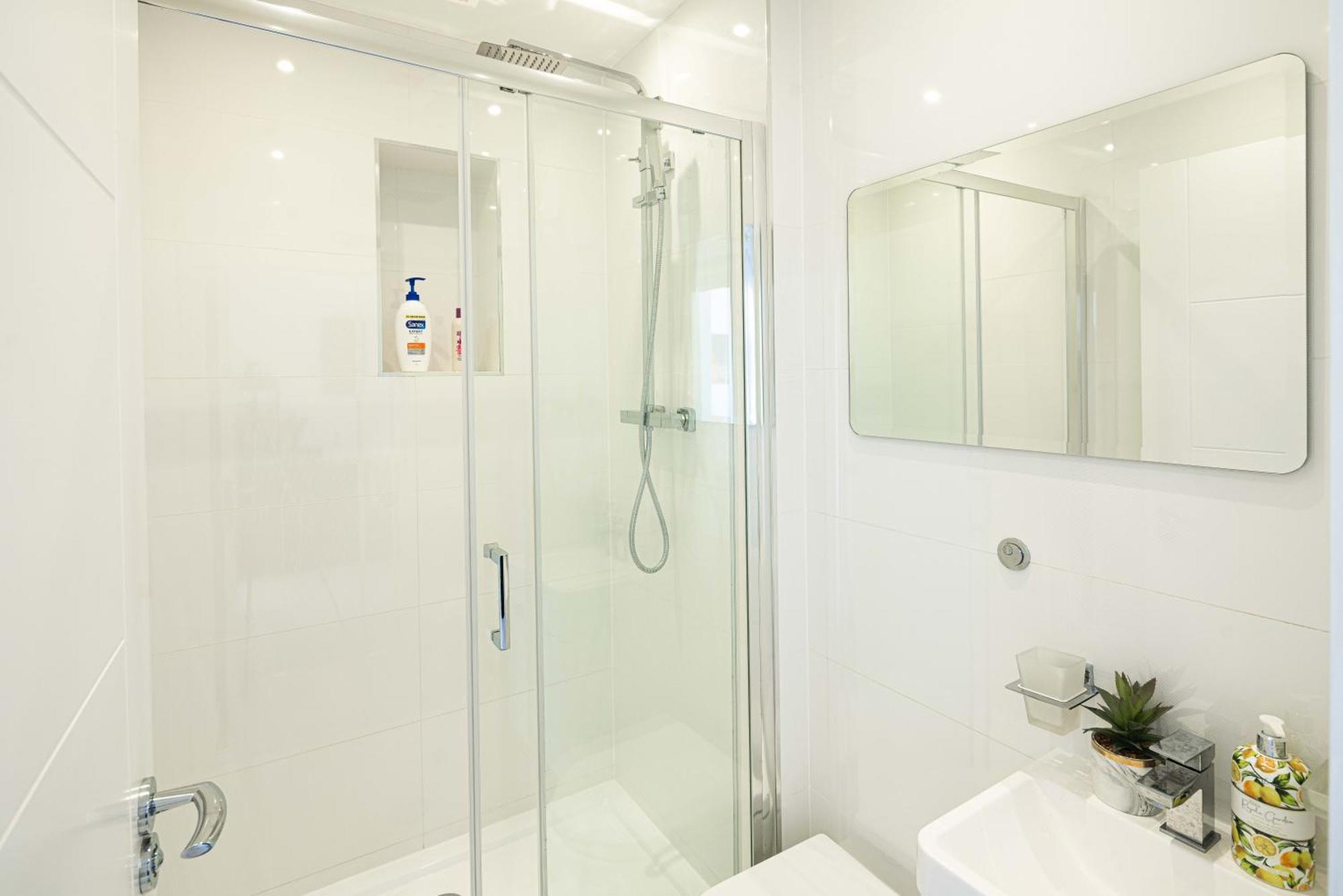Charming Newly Refurb 2-Bed 2-Bath Whole Apartment Near Hyde Park & Kensington, Prime Paddington Location Zone 1 Лондон Екстериор снимка